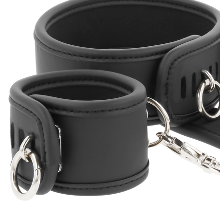 FETISH SUBMISSIVE COLLAR Y ESPOSAS CUERO VEGANO CON FORRO DE NEOPRENO