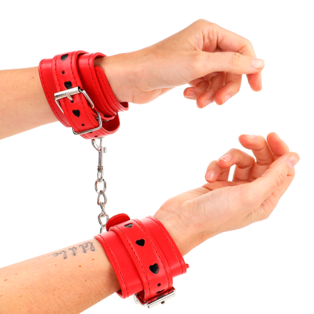 KINK MUNEQUERAS ROJO CON INCRUSTACION DE CORAZON NEGRO AJUSTABLE 21 28 CM X 55 CM