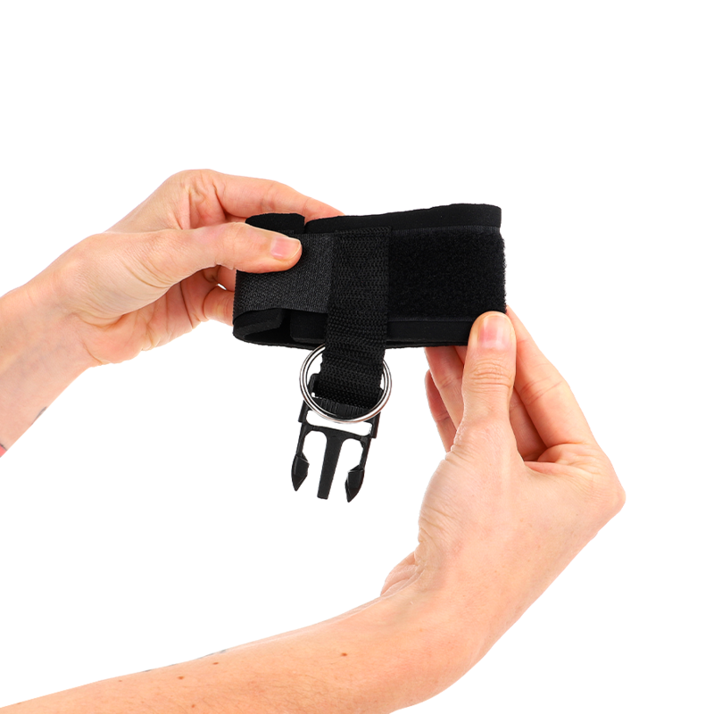 KINK MUNEQUERAS NEOPRENO CON CIERRE DE GANCHO NEGRO AJUSTABLE 22 34 CM