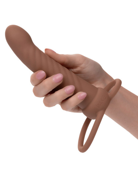 CALEXOTICS MAXX DOBLE PENETRADOR ACANALADO 10 VIBRACIONES MULATO CALEXOTICS MAXX DOBLE PENETRADOR ACANALADO 10 VIBRACIONES MULATO