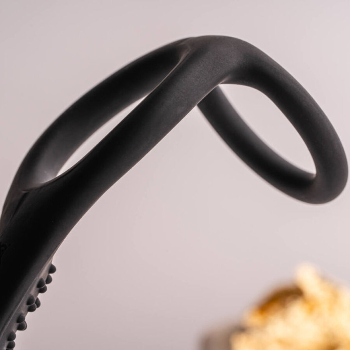 ROCKS OFF RO ZEN RRO PLUG ANAL CON ANILLO VIBRADOR PARA EL PENE NEGRO