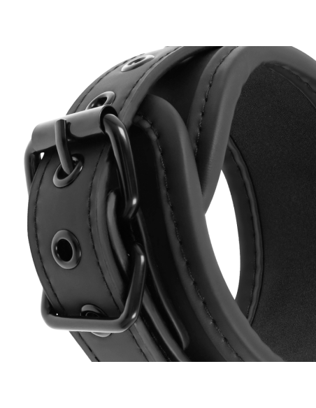 FETISH SUBMISSIVE POSICION PIERNAS ABIERTAS CON ESPOSAS CON FORRO DE NEOPRENO FETISH SUBMISSIVE POSICION PIERNAS ABIERTAS CON ESPOSAS CON FORRO DE NEOPRENO