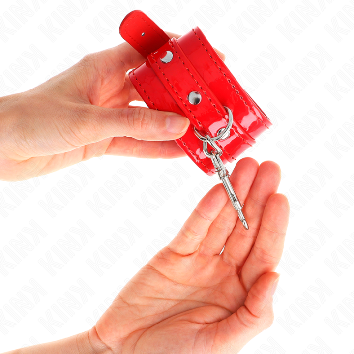 KINK MUNEQUERAS CON TACHUELAS ROJO AJUSTABLE 23 33 CM