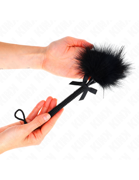 KINK MASAJEADOR DE CUERDA DE NAILON CON PLUMAS PARA COSQUILLAS Y LAZO NEGRO 25 CM KINK MASAJEADOR DE CUERDA DE NAILON CON PLUMAS PARA COSQUILLAS Y LAZO NEGRO 25 CM