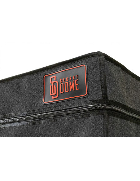 SECRET DOME KINK CLUB CABINA BUKKAKE NEGRO ROJO