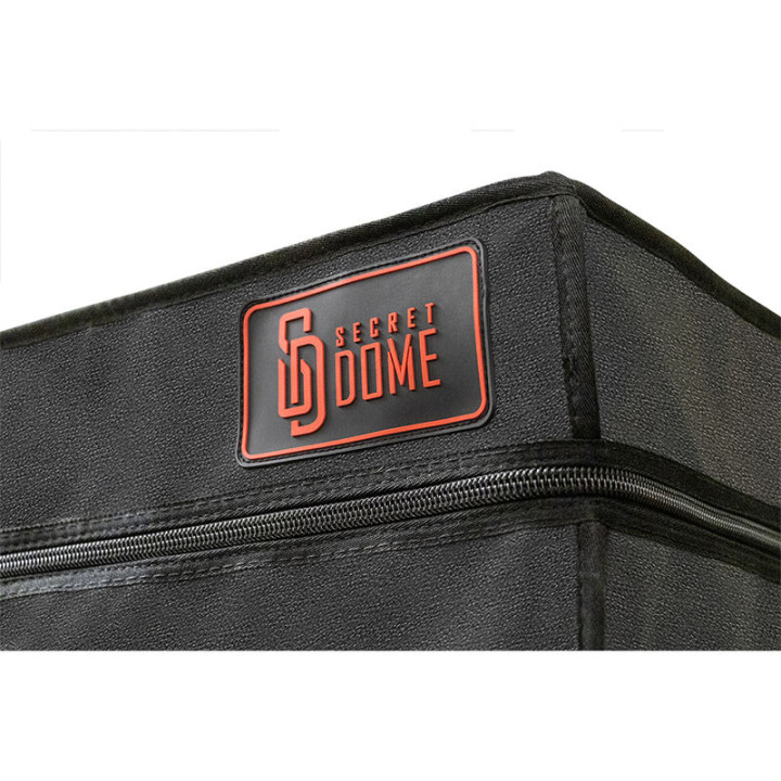 SECRET DOME KINK CLUB CABINA BUKKAKE NEGRO ROJO